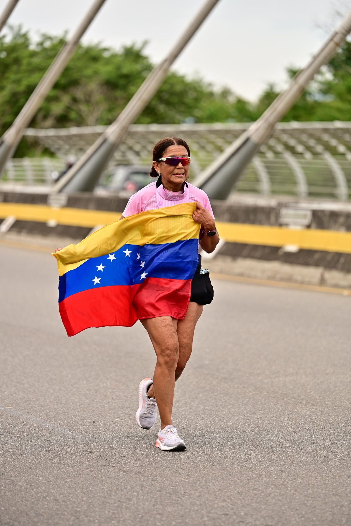 Fotografía de atletismo y running en la carrera Corremitierra — Bandera