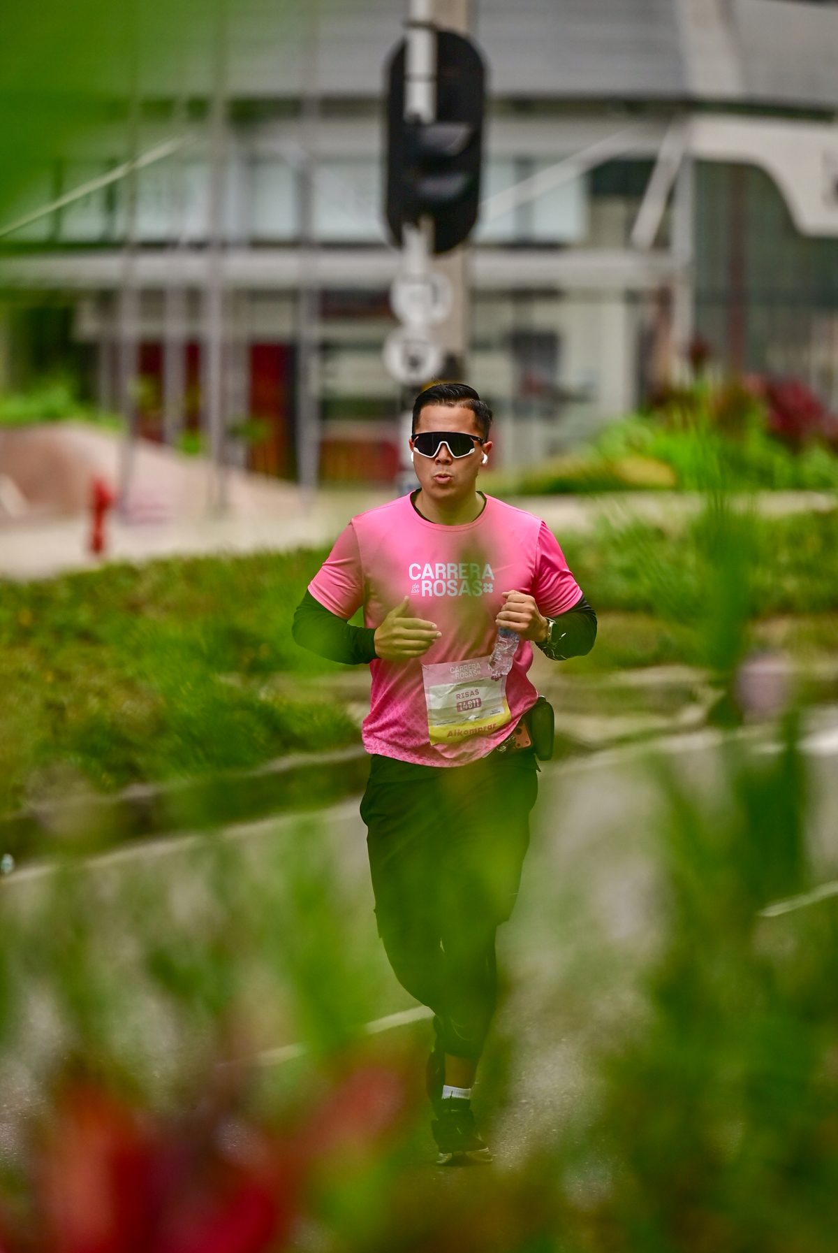 Fotografía de atletismo y running en la Carrera de las Rosas — Entre el verde