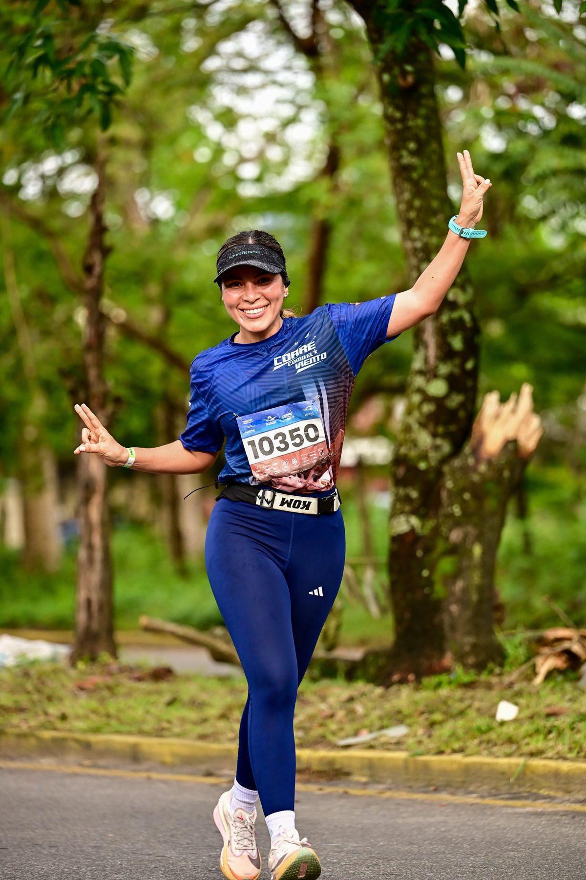 Fotografía de atletismo y running en la carrera Corre como el Viento — Pose ganadora
